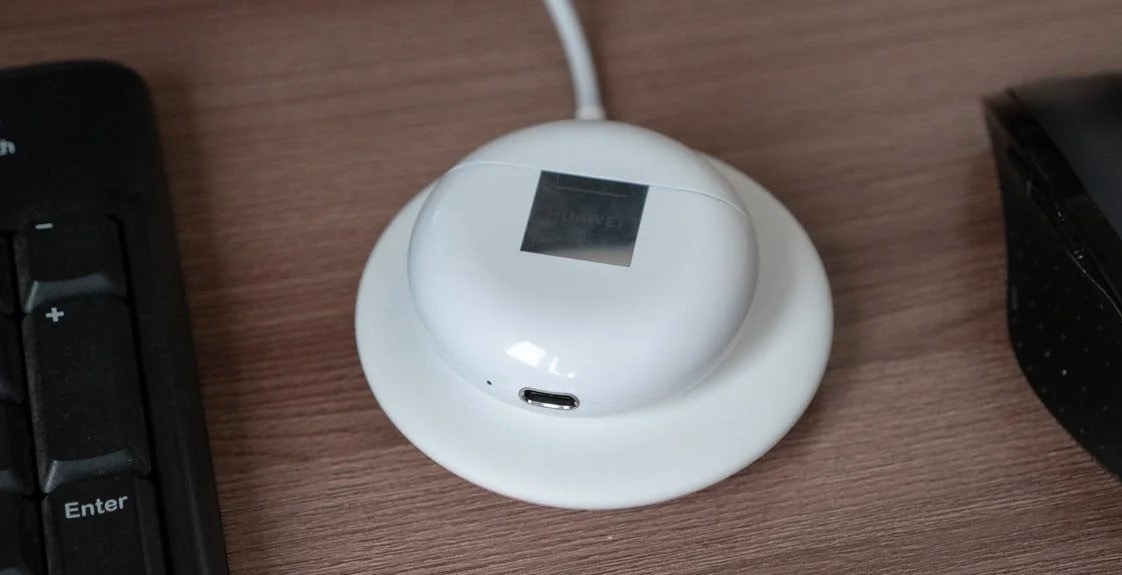 Батерия Huawei FreeBuds 3 Зареждане на Huawei FreeBuds 3