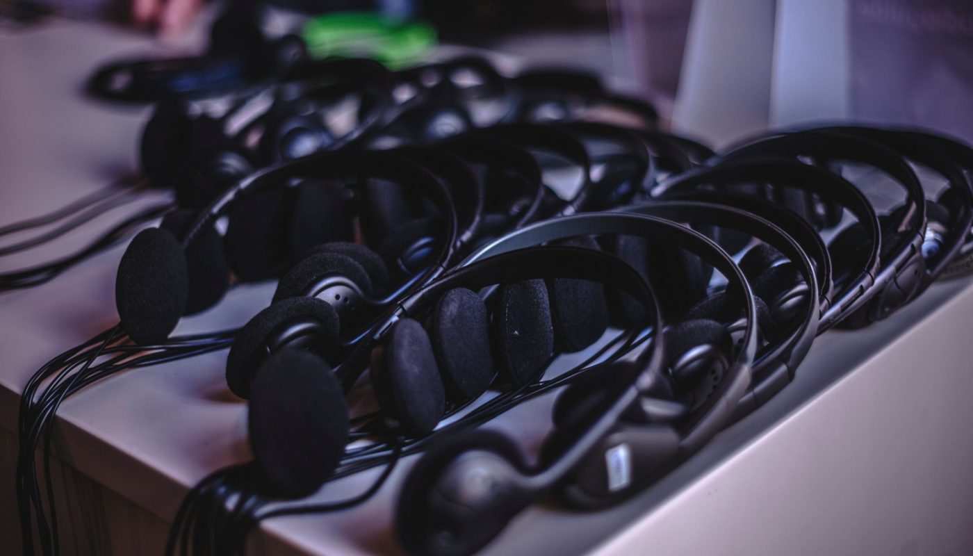 ТОП най-добрите бюджетни слушалки от headphones.desigusxpro.com