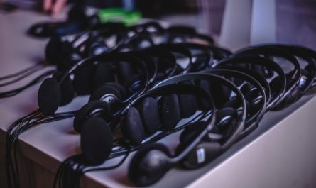 ТОП най-добрите бюджетни слушалки от headphones.desigusxpro.com