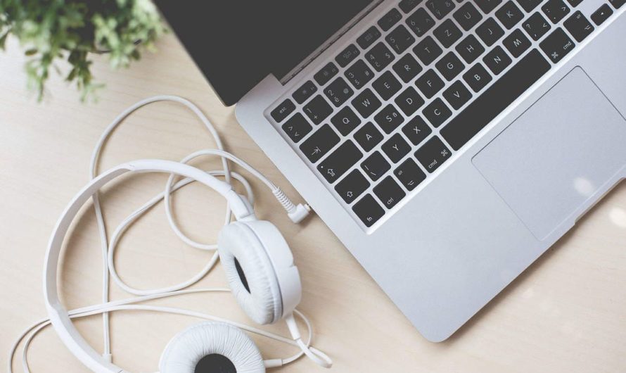 Как да свържете слушалки към Mac?
