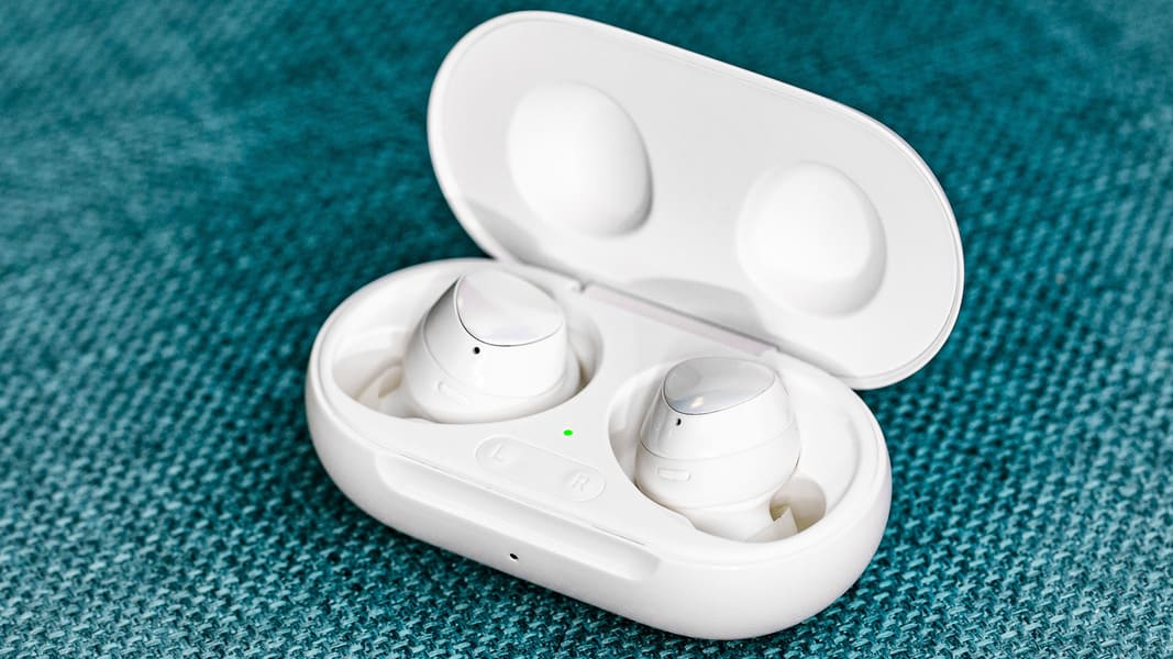 Samsung Galaxy Buds + Най-добрите вакуумни слушалки Samsung Galaxy Buds + (Plus)