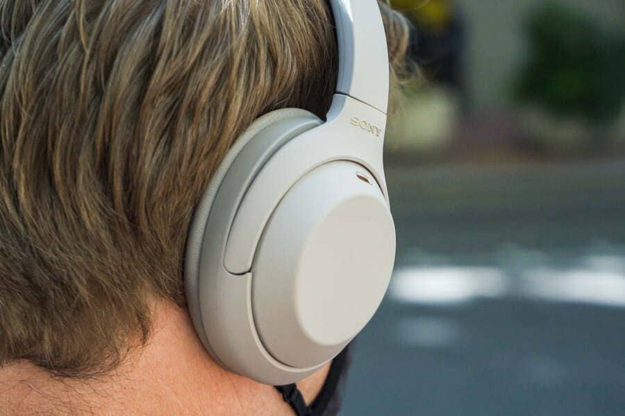 Sony WH-1000XM4 най-добрите слушалки за iphone Sony WH-1000XM4
