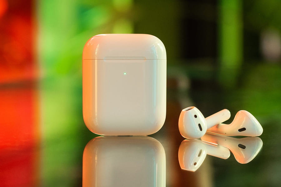Как да свържа AirPods? - Инструкции стъпка по стъпка за свързване на AirPods към iPhone, Android, MacBook или лаптоп - Често задавани въпроси от headphones.desigusxpro.com